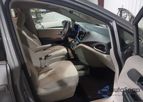 2018 Chrysler Pacifica Hybrid Touring Plus z USA, uszkodzony, nr VIN 2C4RC1H78JR332961